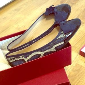 Salvatore Ferragamo Women's shoe in size 6 1/2